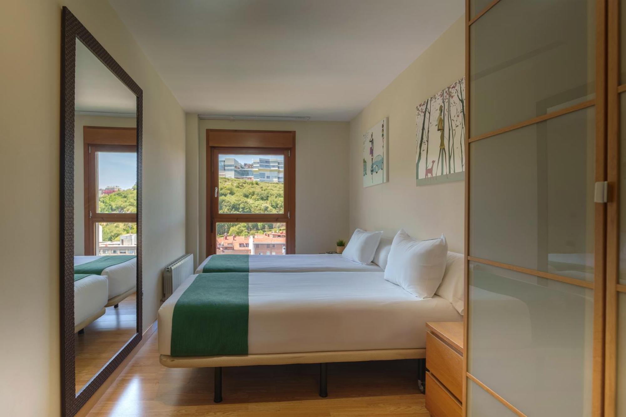 Spirit Apartamentos Atxuri Bilbao Bagian luar foto